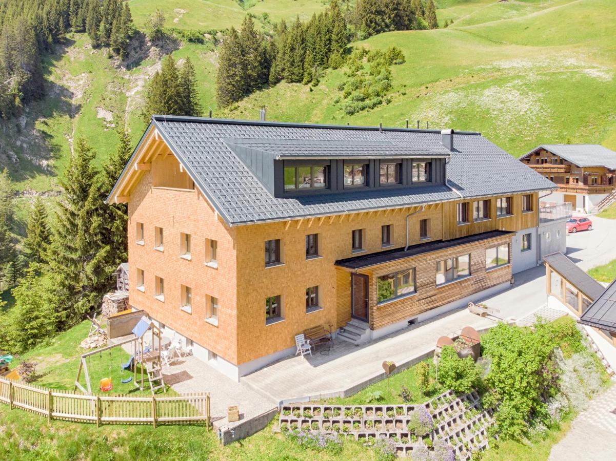 Haus Berghof Bed and Breakfast Schröcken Exteriör bild