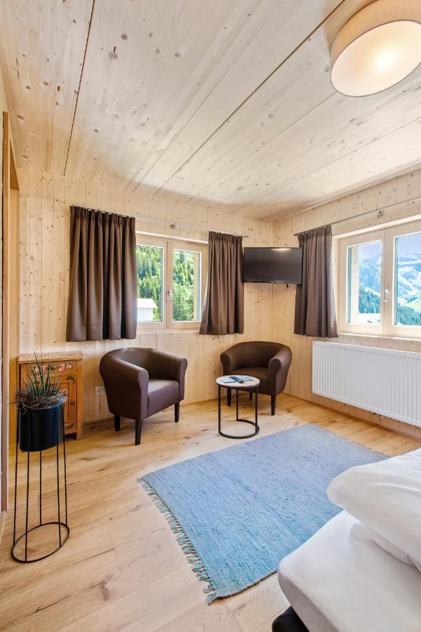 Haus Berghof Bed and Breakfast Schröcken Exteriör bild