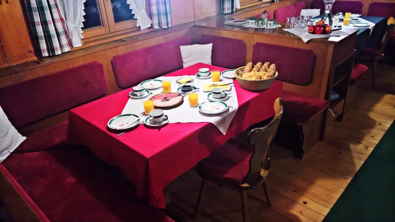 Haus Berghof Bed and Breakfast Schröcken Exteriör bild